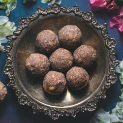 Almond Cashew Ragi Ladoo